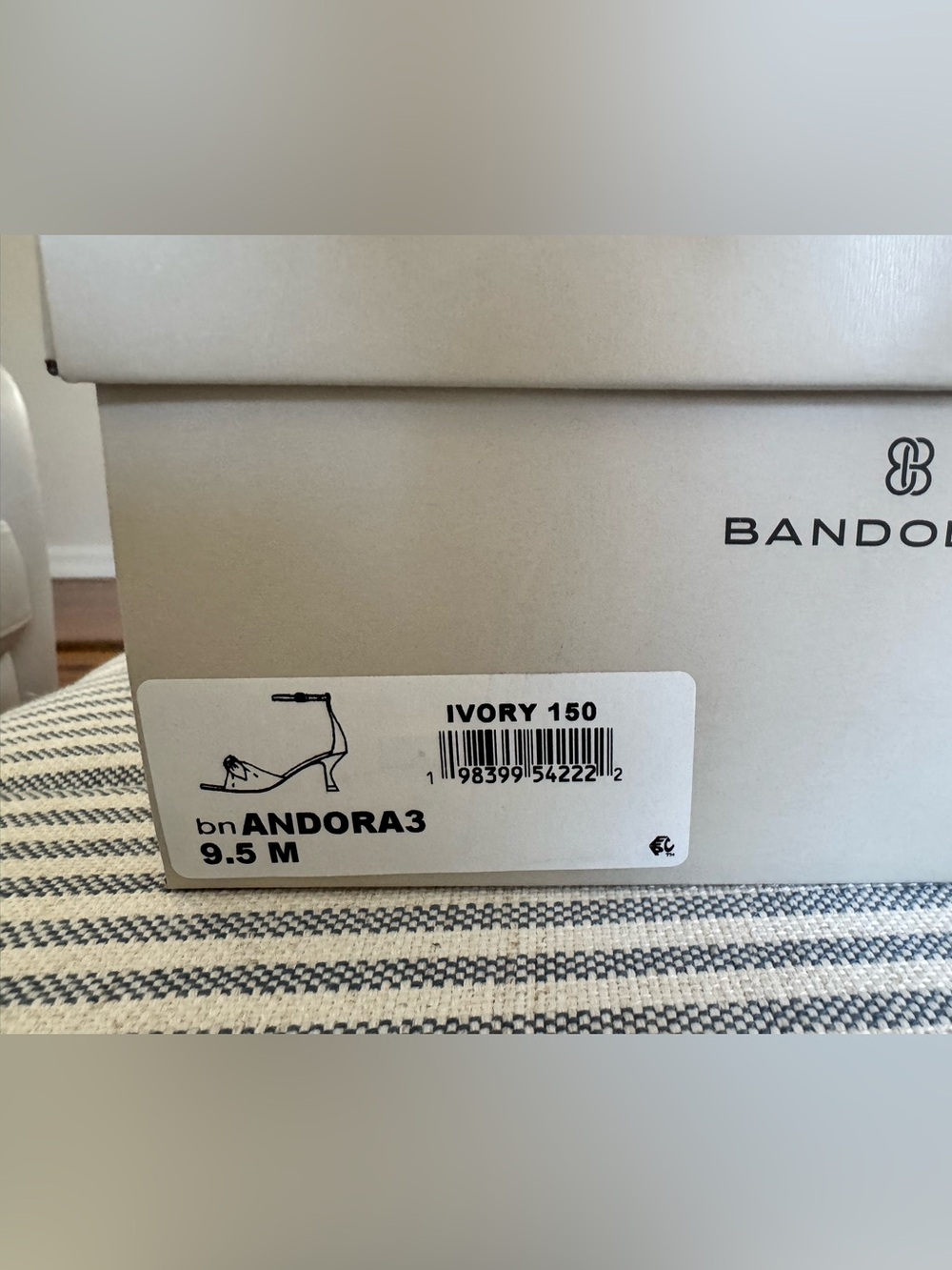 Bandolino Kitten Heel - Picture 6 of 6